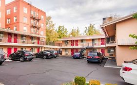 Econo Lodge City Center Portland Oregon